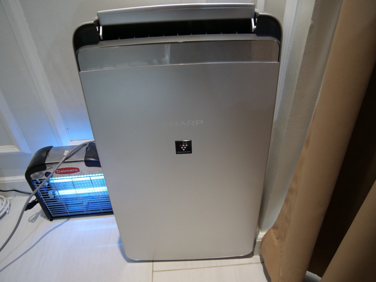 Sharp dehumidifier and air purifier with its air outlet open